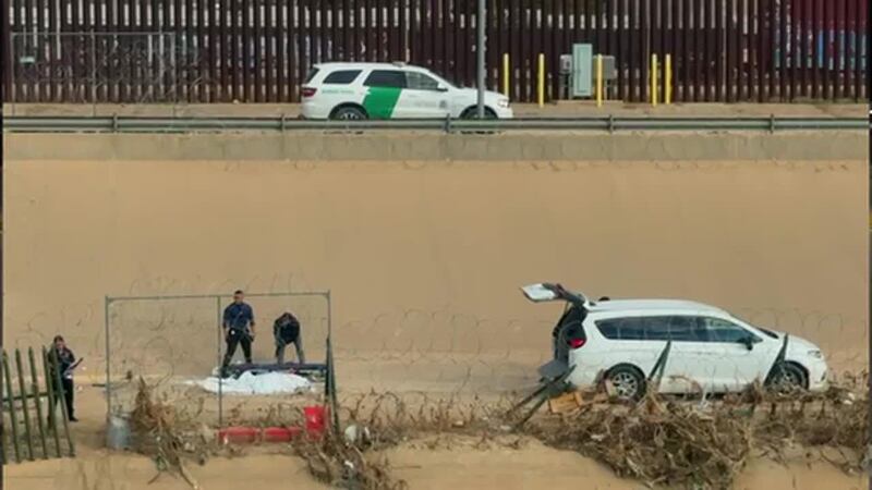 Un migrante muerto y varios hospitalizados tras quedar atrapados por horas en un drenaje