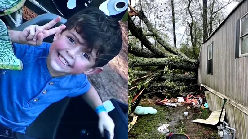 Niño de 5 años muere luego que enorme árbol cayera sobre su casa móvil justo donde dormía.