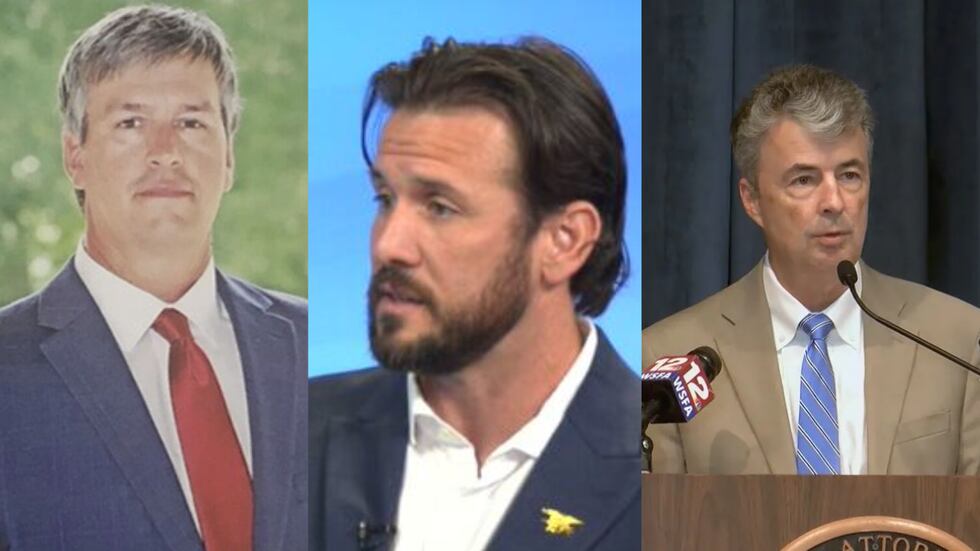El representante Barry Moore, Jared Hudson y el fiscal general Steve Marshall