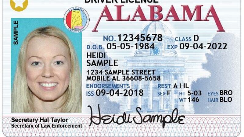 Ejemplo de una licencia de conducir de Alabama con el STAR ID en la parte superior izquierda.