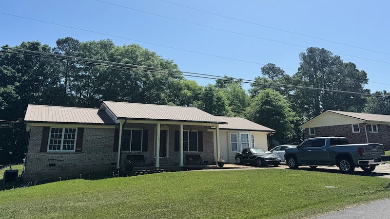 La casa en Anniston, Alabama, donde Marie Therese Ross, de 85 años, quien ha vuelto a Francia...