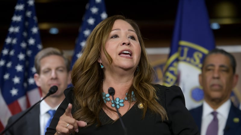 ARCHIVO – La representante de Arizona, Adelita Grijalva, habla en una conferencia de prensa en...