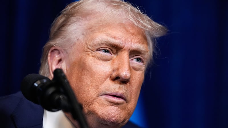 El presidente estadounidense Donald Trump habla durante una rueda de prensa conjunta con el...