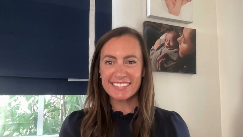 En esta captura de un video, la representante electa a la legislatura de Florida, Emily...