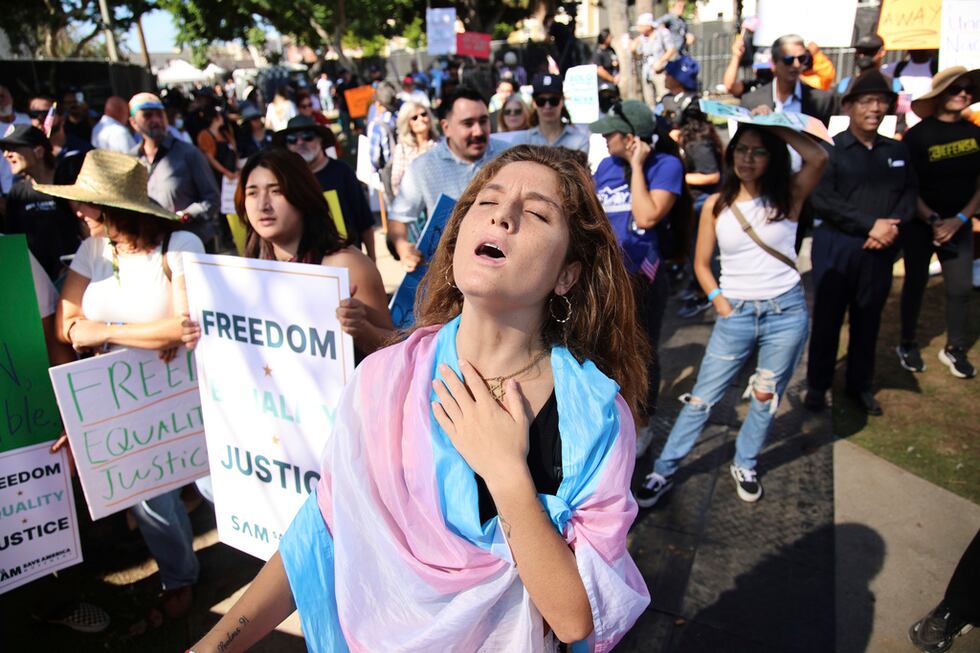 Simpatizantes se congregan en un mitin de inmigración el sábado 20 de septiembre de 2025, en...