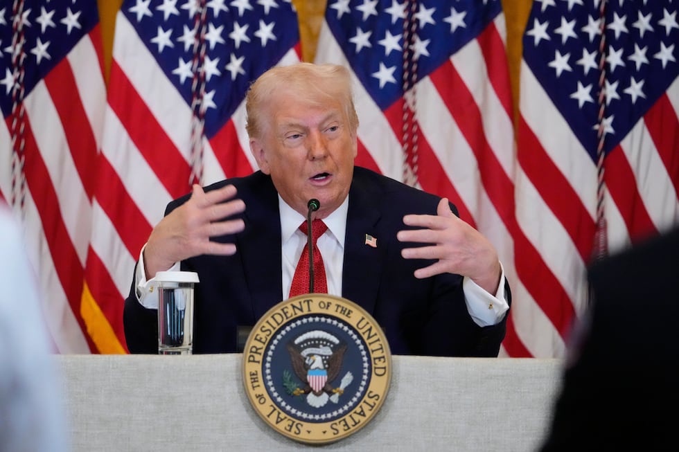 El presidente Donald Trump habla durante un evento para promover la inversión en atención...