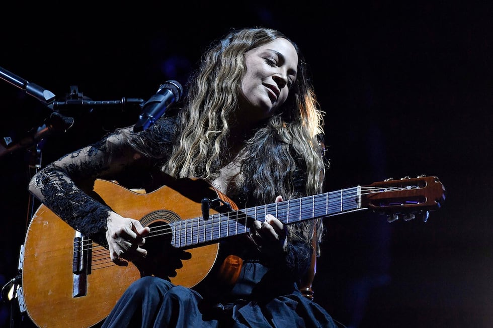 ARCHIVO - La cantante mexicana Natalia Lafourcade se presenta en la Concha Acústica de Bello...