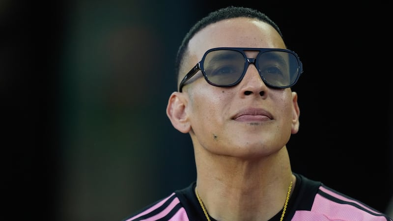 ARCHIVO - El rapero Daddy Yankee en un partido de fútbol de la MLS entre el Inter Miami y los...