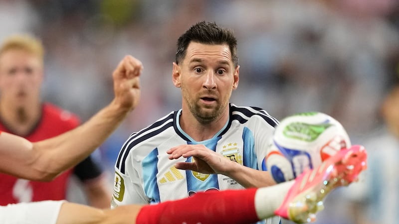 Alejandro Villegas de Telemundo Atlanta tiene el recuento del primer tiempo entre Austria y...